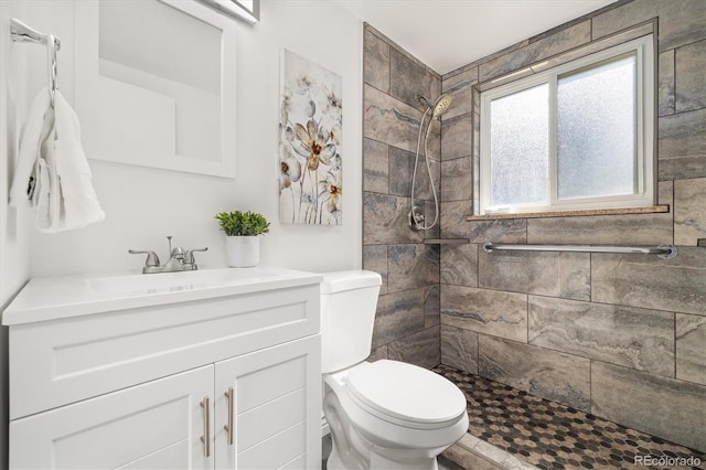 5193 Zinnia St, Arvada, CO 80002 - full bath with tiled shower and vanity