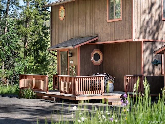 10858 Norton Ave, Conifer, CO 80433 - property entrance featuring a deck