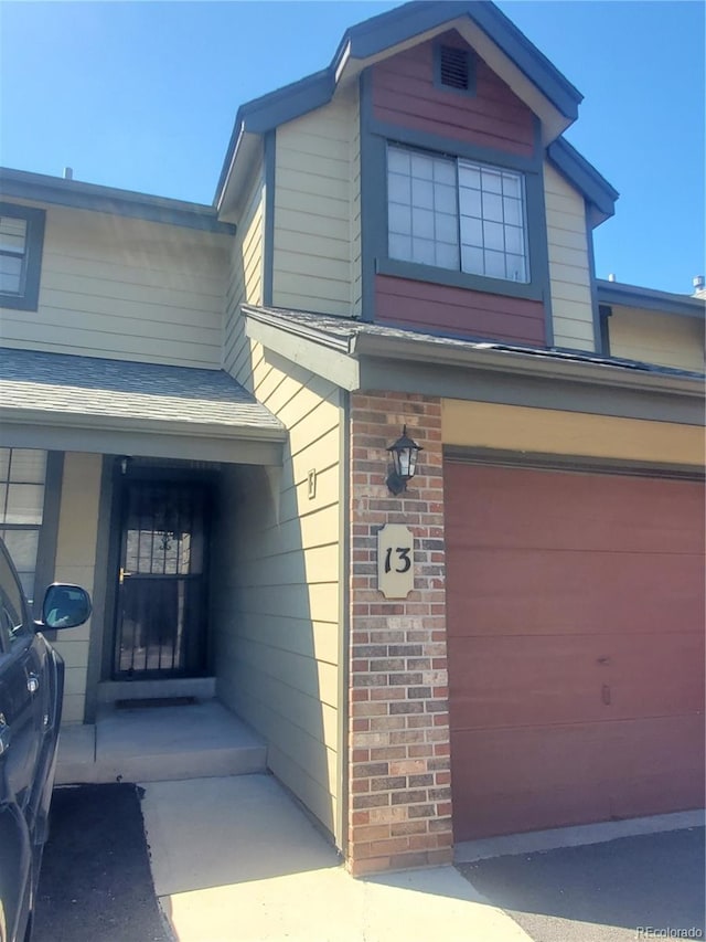 view of front facade featuring a garage