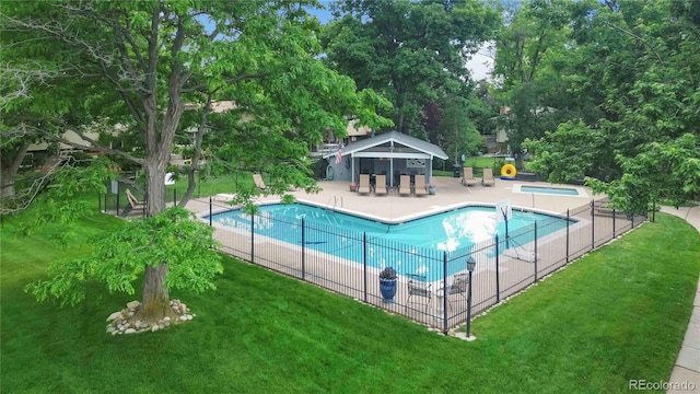 6581 E Heritage Pl, Englewood, CO 80111 - community pool featuring a patio, view of wooded area, and a hot tub