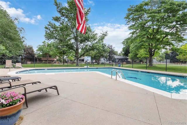 6581 E Heritage Pl, Englewood, CO 80111 - view of swimming pool featuring a patio area