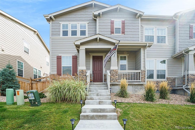 craftsman house featuring a front yard