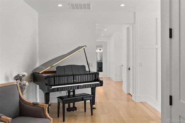 living area featuring recessed lighting, visible vents, and light wood-type flooring