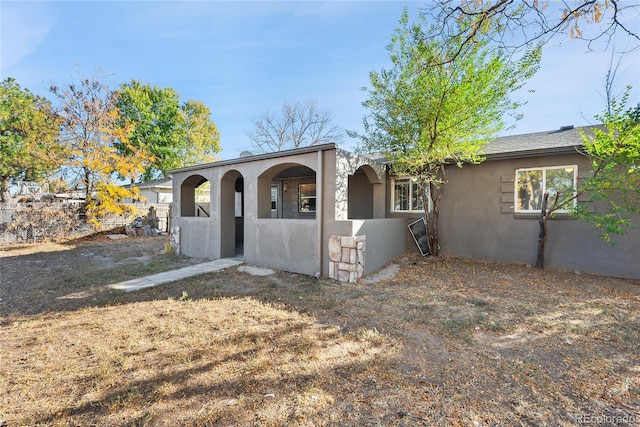 view of front of property