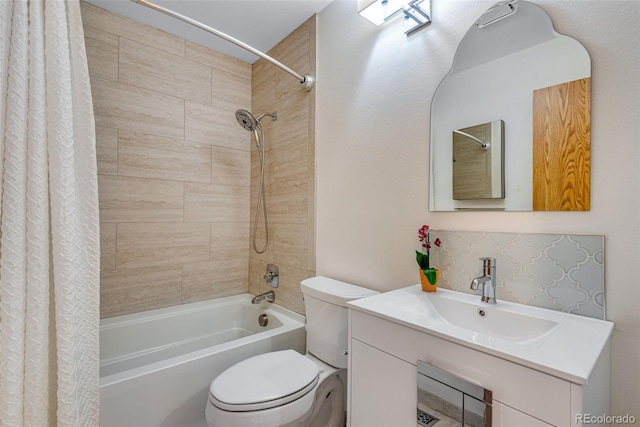 full bathroom with toilet, shower / bathtub combination with curtain, sink, and decorative backsplash