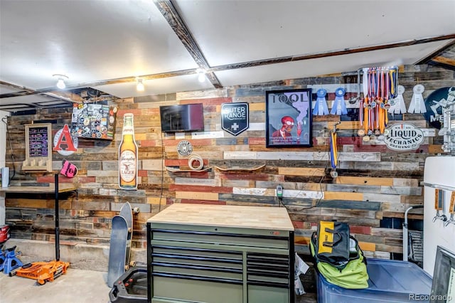 3151 N Elizabeth St, Denver, CO 80205 - detailed view of wood walls