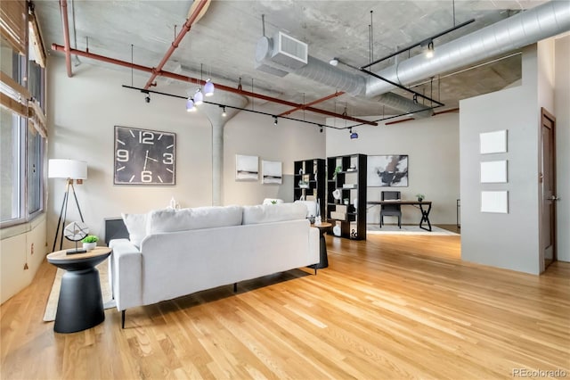 1863 Wazee St Unit 6E, Denver, CO 80202 - living area featuring wood finished floors and a towering ceiling