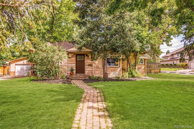 view of front facade featuring a front yard