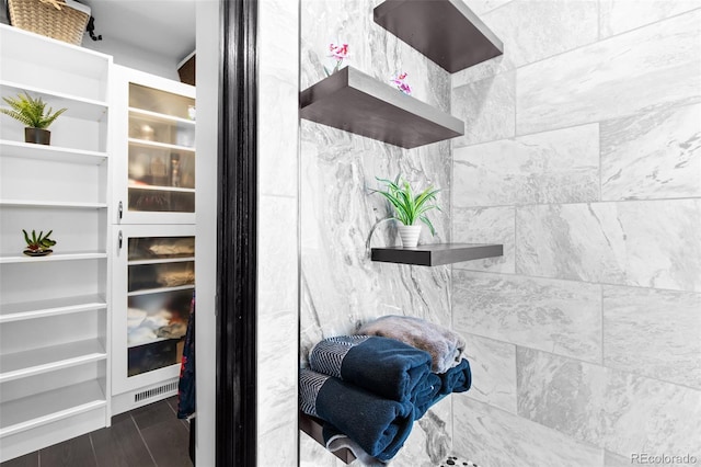 interior details with a tile shower