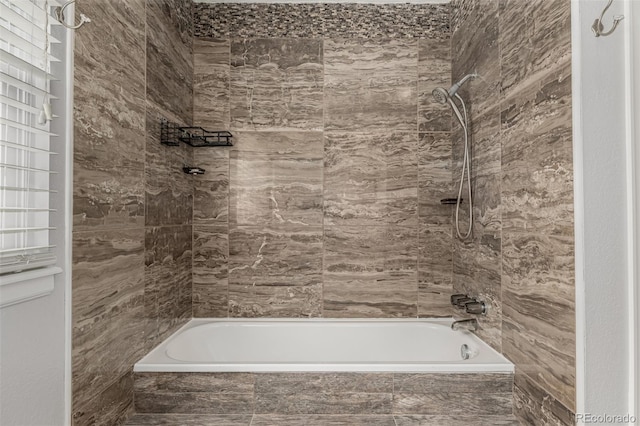 bathroom featuring tiled shower / bath combo