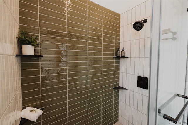 full bathroom featuring tiled shower