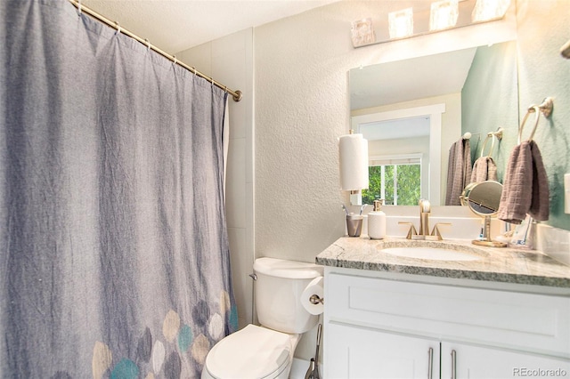 bathroom with a shower with curtain, vanity, and toilet