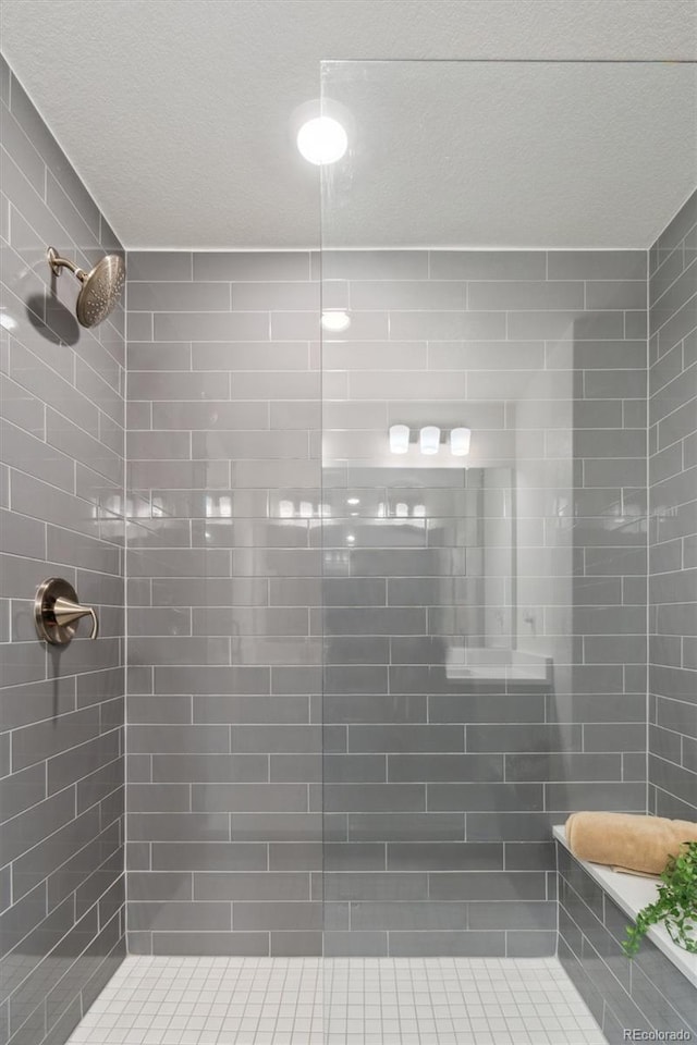 bathroom featuring a tile shower