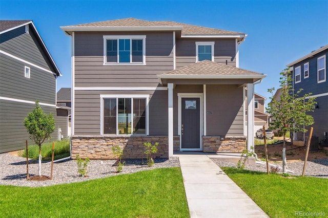 view of front of property featuring a front lawn