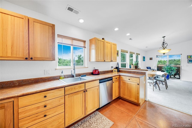 10 Taos Pl, Manitou Springs, CO 80829 - kitchen featuring dishwasher, a peninsula, hanging light fixtures, recessed lighting, and open floor plan