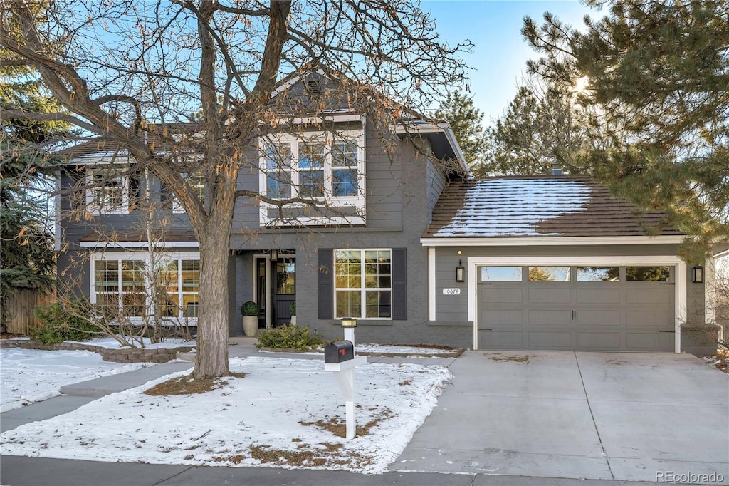 view of front property featuring a garage