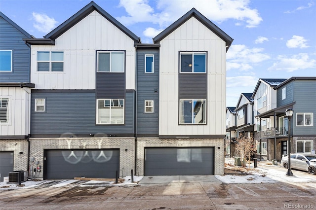 townhome / multi-family property featuring a garage