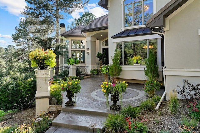 entrance to property featuring a patio