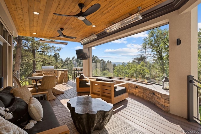 deck with ceiling fan