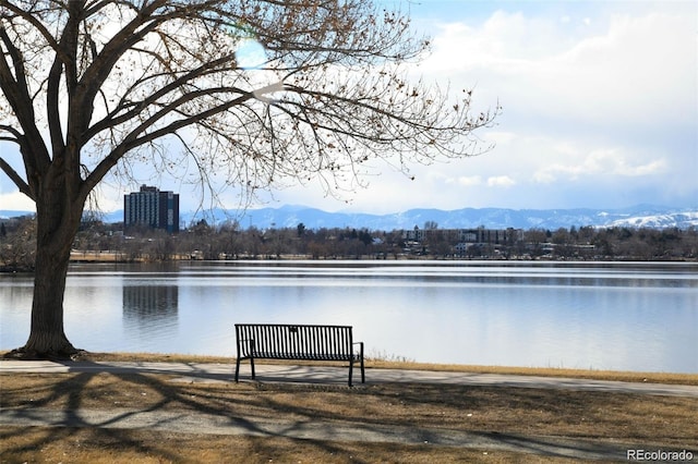 water view with a mountain view