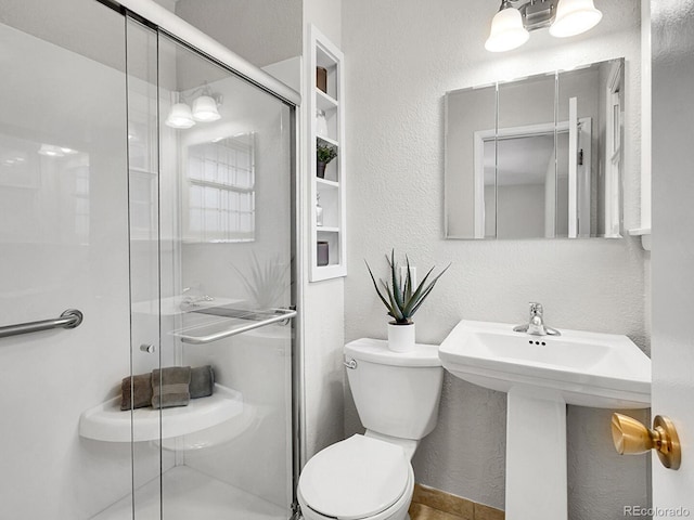 5895 W Plymouth Dr, Littleton, CO 80128 - bathroom featuring a stall shower and a textured wall