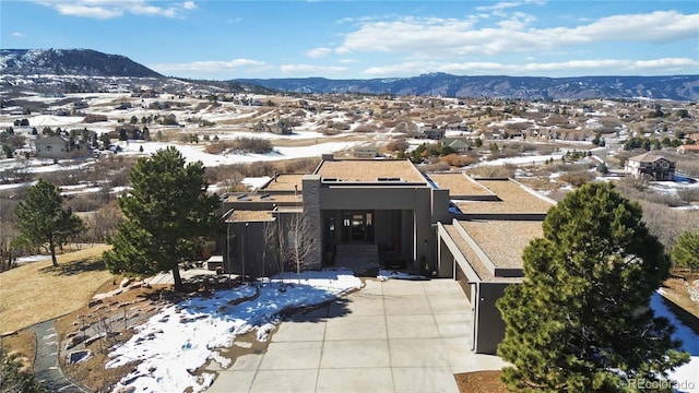 bird's eye view with a mountain view