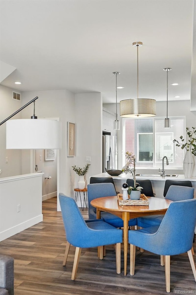 dining space featuring recessed lighting, visible vents, baseboards, and wood finished floors