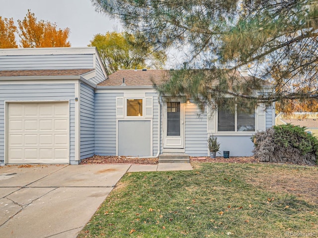 view of front of home featuring a garage and a front yard