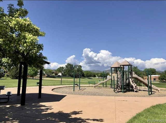 7636 S Allison Ct, Littleton, CO 80128 - community playground with a yard
