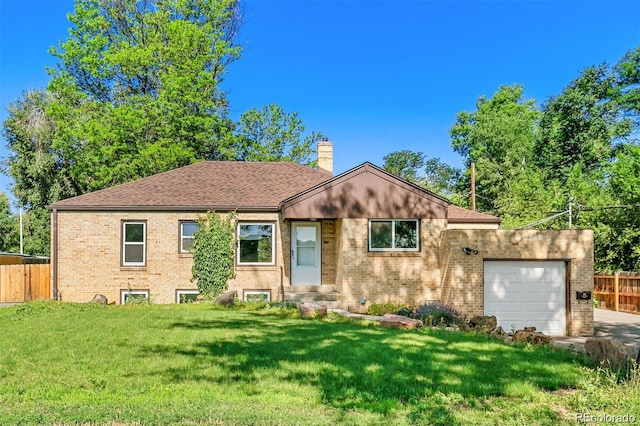 view of front of house featuring a garage and a front yard