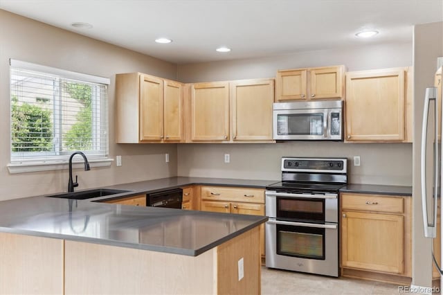 4016 S Rome St, Aurora, CO 80018 - kitchen with stainless steel appliances, light brown cabinetry, a sink, a peninsula, and recessed lighting