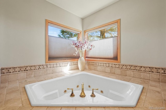 room details featuring a jetted tub