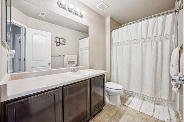 bathroom with a shower with curtain, vanity, and toilet