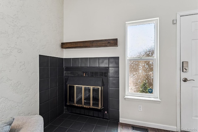 10309 W Fair Ave Unit E, Littleton, CO 80127 - detailed view of a tile fireplace and a textured wall