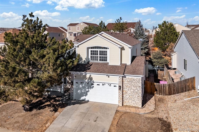 view of front property featuring a garage