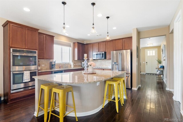 kitchen featuring stainless steel appliances, dark wood finished floors, baseboards, backsplash, and recessed lighting
