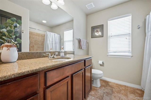 bathroom with a shower with shower curtain, vanity, and toilet