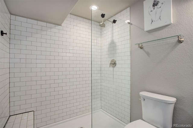 25525 E 1st Ave, Aurora, CO 80018 - full bath featuring tiled shower