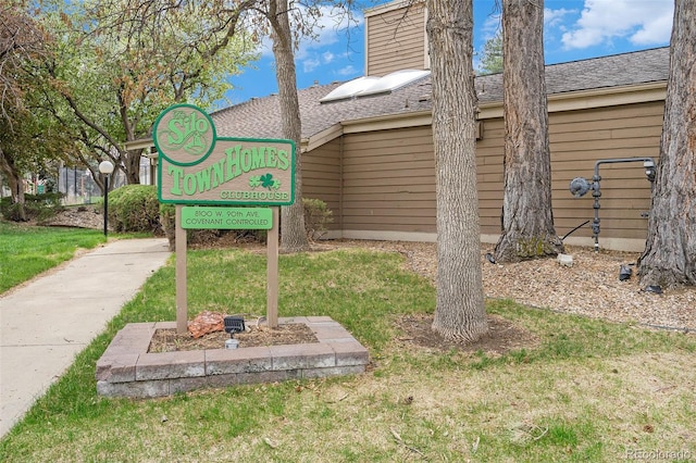 community sign with a lawn