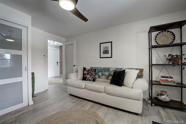 living room featuring light hardwood / wood-style floors and ceiling fan