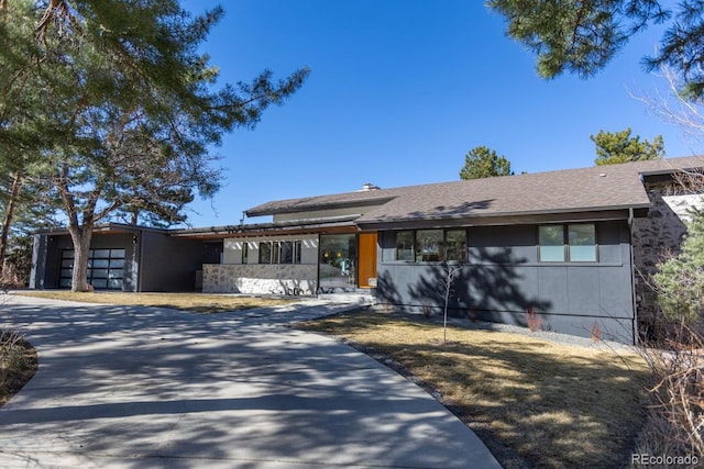 view of front of house featuring a shingled roof