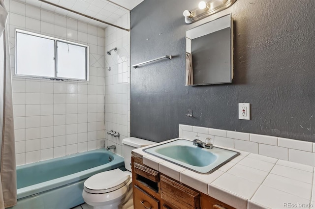 4940-42 W 9th Ave W, Denver, CO 80204 - full bath with shower / bath combo with shower curtain and vanity