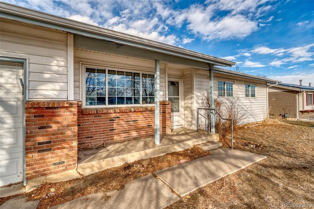 view of front of property featuring covered porch