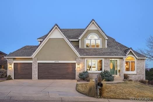 view of front of home with driveway and an attached garage