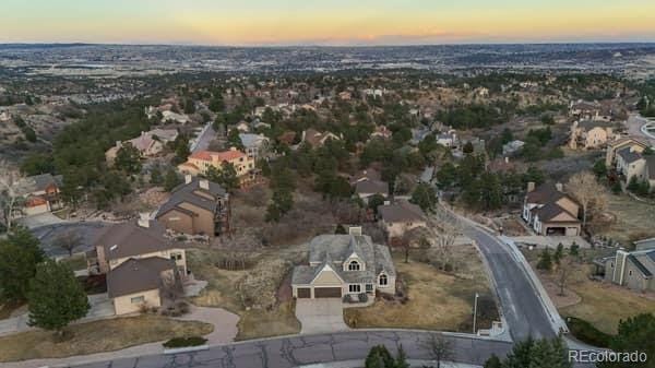 birds eye view of property featuring a residential view