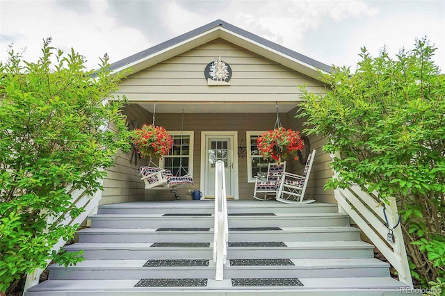 view of front of house featuring a porch