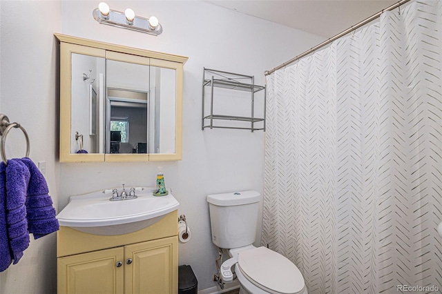 full bath with vanity, a shower with curtain, and toilet