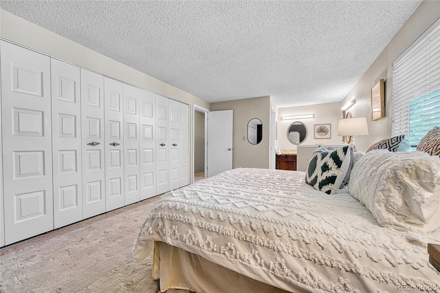 5543 S Kenton Ct, Englewood, CO 80111 - bedroom with a textured ceiling and a closet