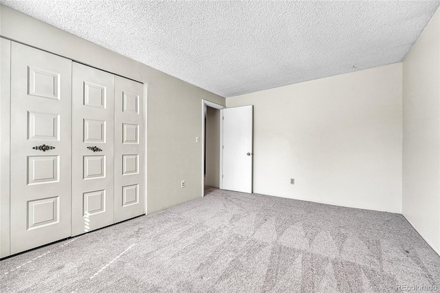 5543 S Kenton Ct, Englewood, CO 80111 - unfurnished bedroom with carpet, a textured ceiling, and a closet