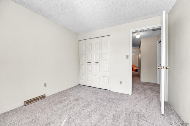 5543 S Kenton Ct, Englewood, CO 80111 - unfurnished bedroom featuring carpet flooring, a textured ceiling, and a closet